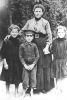 Hulda Lindemann, verh Leuthold, mit den Kindern Erna, Erich, Frieda